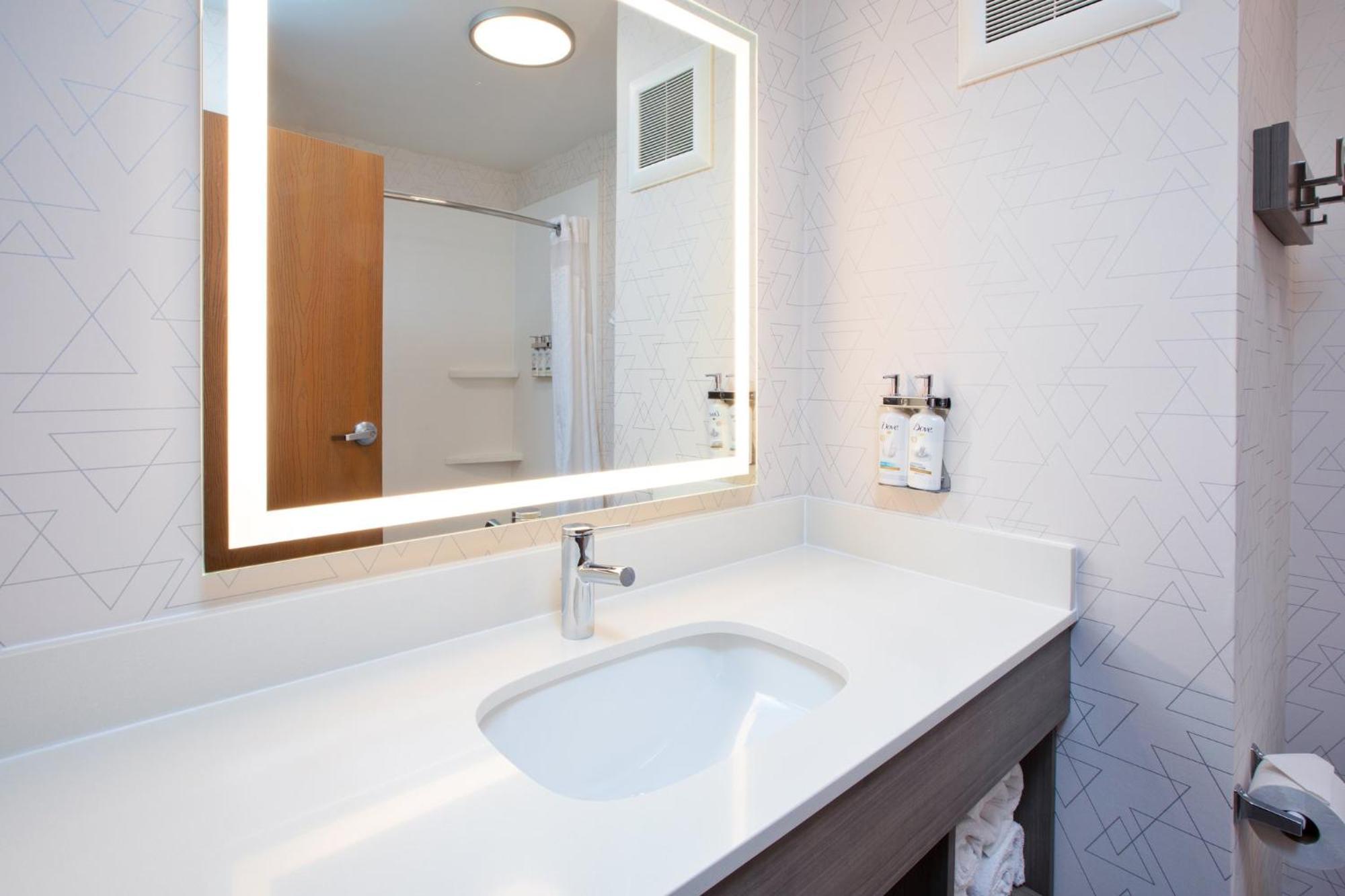 Holiday Inn Express & Suites Buffalo, An Ihg Hotel Kültér fotó